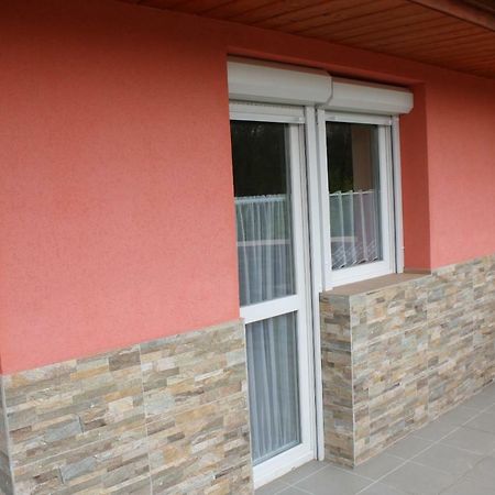 Hotel Kedvenc Vendeghaz Miskolc Exterior foto