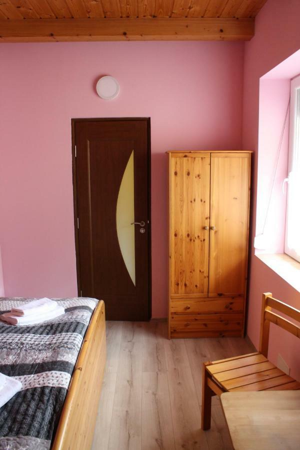 Hotel Kedvenc Vendeghaz Miskolc Exterior foto