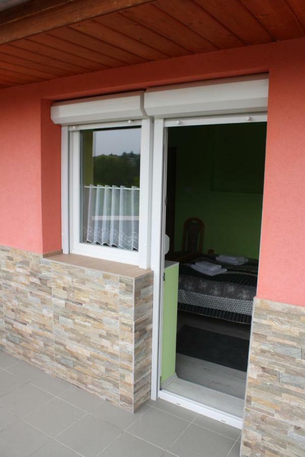 Hotel Kedvenc Vendeghaz Miskolc Exterior foto