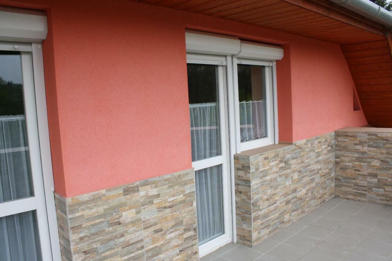 Hotel Kedvenc Vendeghaz Miskolc Exterior foto