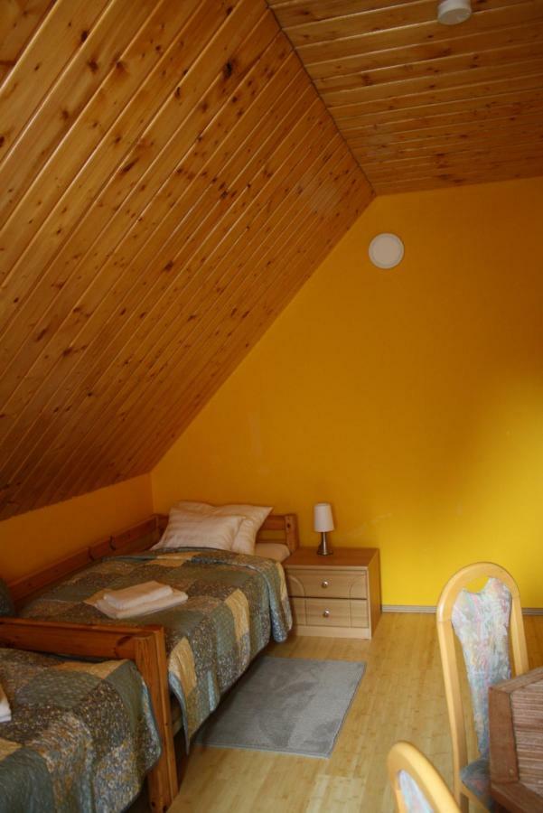 Hotel Kedvenc Vendeghaz Miskolc Exterior foto